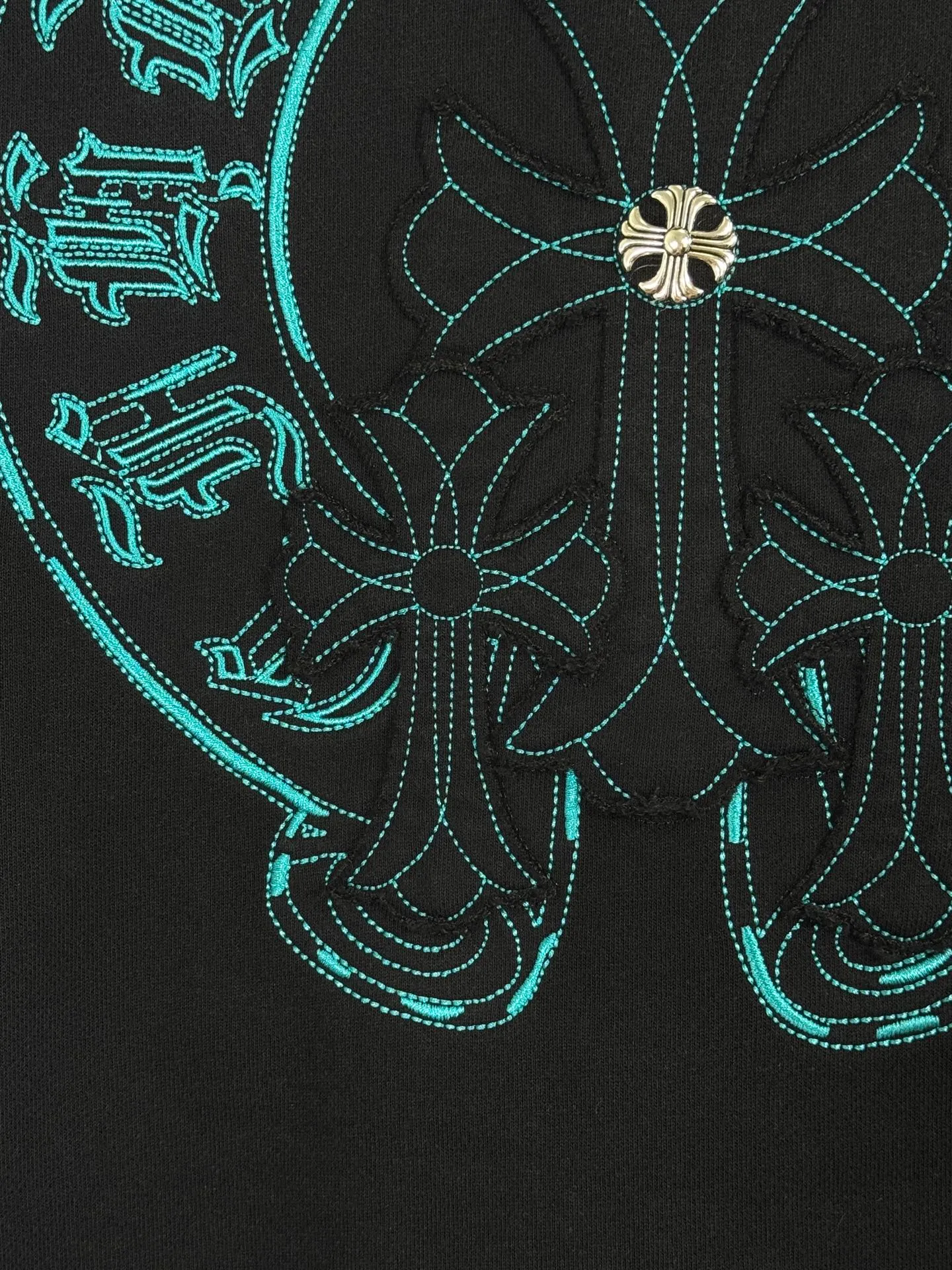 P340 top version, real shot without P, ​​different from market currency) 𝗖𝗵𝗿𝗼𝗺𝗲 𝗛𝗲𝗮𝗿𝘁𝘀/Cro Heart 2025 washed patch embroidery autumn and winter new original single counter American laser patch 3D three-dimensional color embroidery couple casual cardigan sweatshirt 👑The highest version! Customized fabric 480g tripe terry fabric! American acid-washed and distressed original fabric, laser burning + patch embroidery, exquisite embroidery of letters! The best-selling model in the counter, very comfortable to wear. Accessories: original molded and authenticated collar label➕100% silk wash label. Genuine purchase-grade original hangtag➕matching hanging rope➕3D hanging beads➕original packaging bag. Craftsmanship: The original version has consistent wiring! The highest version of the armhole matching technique! Color: Apricot Black Size: S M L XL Style Number: 25-319